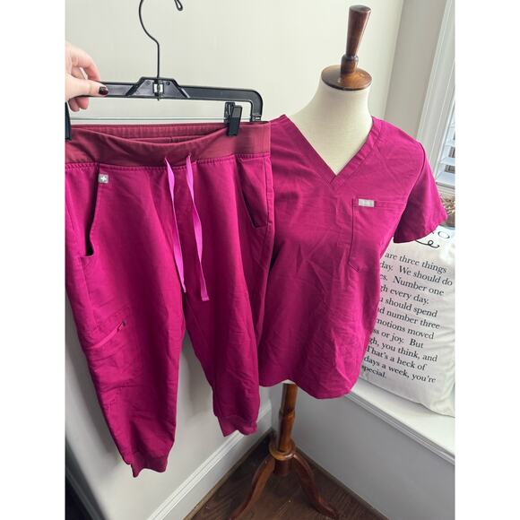 FIGS Scrub Set - Picture 1 of 5